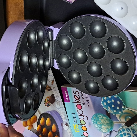 🆕️ Baby Cakes Purple Cake Pop Maker Lot w/ Cookbook Tray Unicorn Pop Mold - Picture 7 of 10